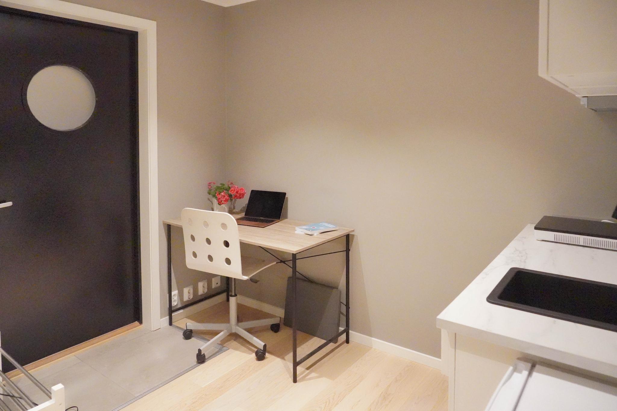 God arbeidsplass for både reisende og skoleelever. 